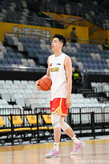 九游体育登录-包含广厦男篮赛前战术微调;志在全明星赛名次提升;管理层满意;身体对抗强度拉满的词条